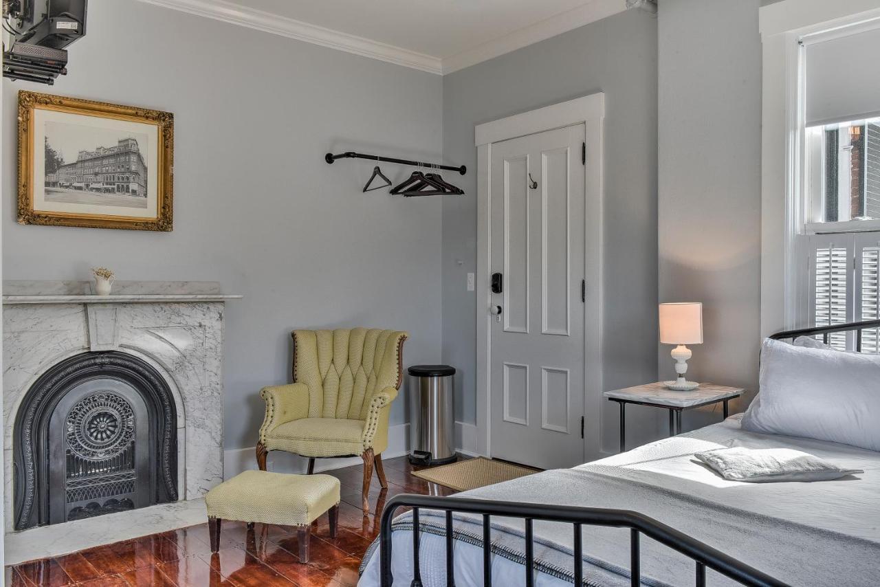 The Burrell House Hotel Кийн Екстериор снимка