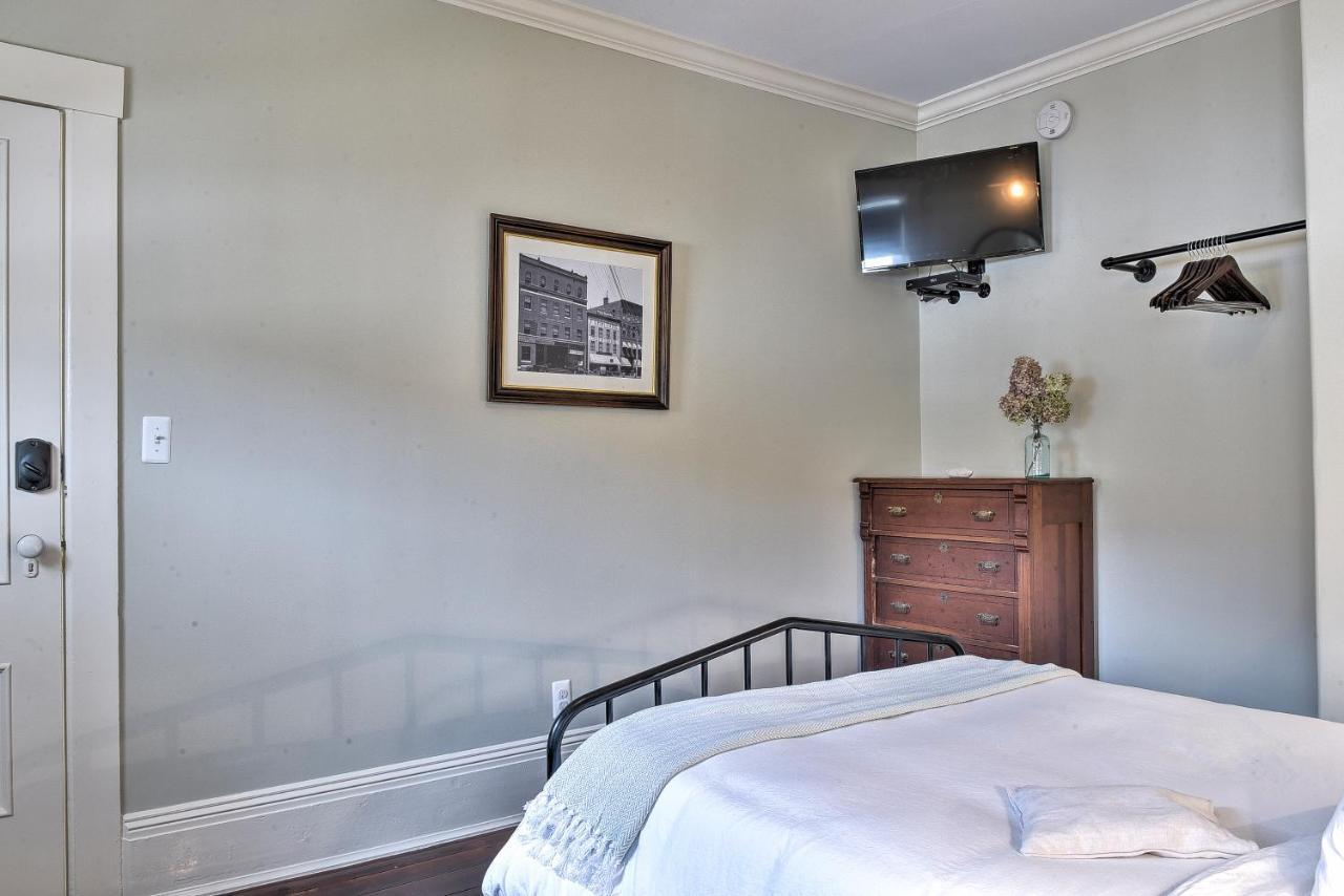 The Burrell House Hotel Кийн Екстериор снимка
